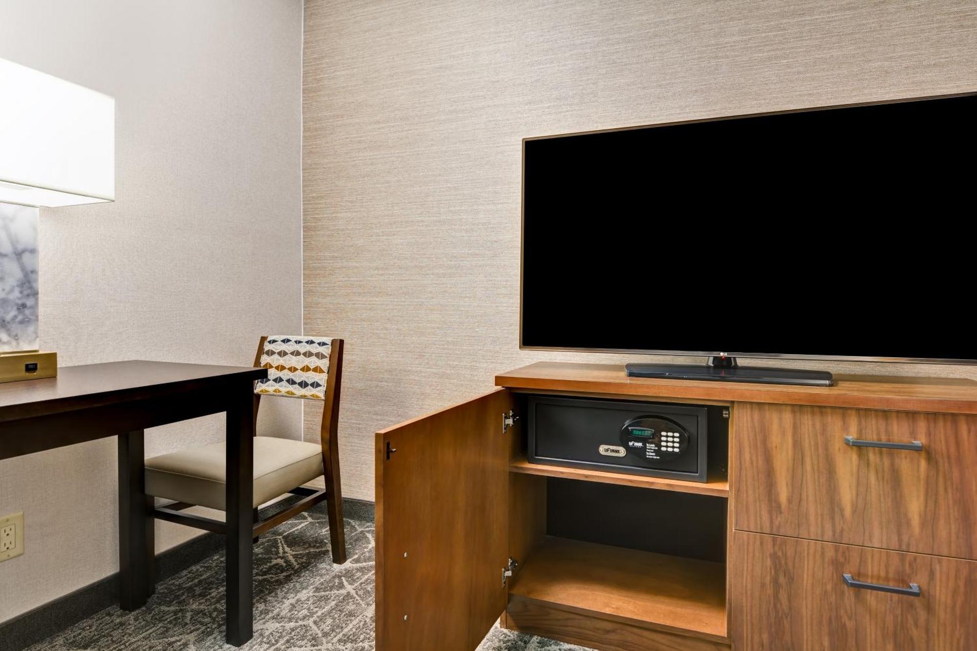 Embassy Suites By Hilton Minneapolis Airport Блумінгтон Номер фото